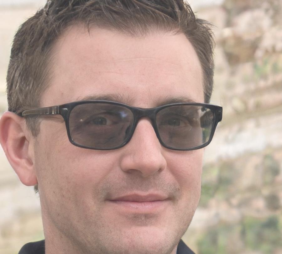 Портрет ведущего преподавателя программы